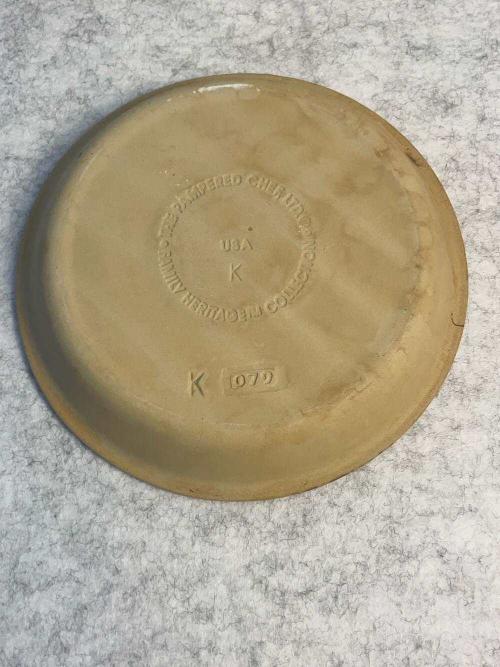 The Pampered Chef Family Heritage Collection 9" Stoneware Pie Plate #1425 - Picture 4 of 11